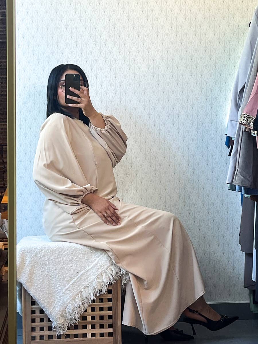 Abaya de lactancia en seda de Medina con apertura de cremallera 2508PK